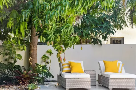 5236 Pine Tree Drive Miami Beach FL 33140