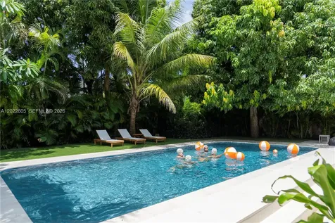 5236 Pine Tree Drive Miami Beach FL 33140