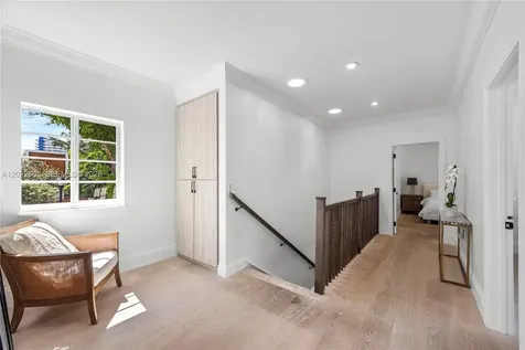 5236 Pine Tree Drive Miami Beach FL 33140