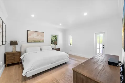 5236 Pine Tree Drive Miami Beach FL 33140