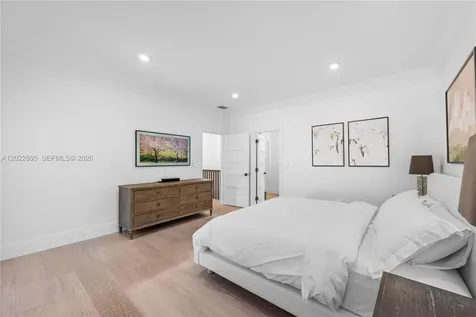 5236 Pine Tree Drive Miami Beach FL 33140