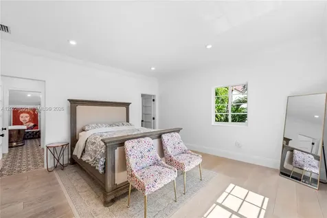 5236 Pine Tree Drive Miami Beach FL 33140