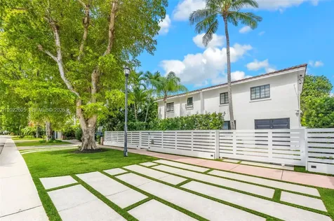 5236 Pine Tree Drive Miami Beach FL 33140