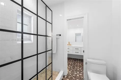 5236 Pine Tree Drive Miami Beach FL 33140