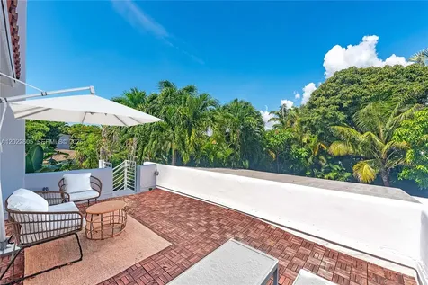 5236 Pine Tree Drive Miami Beach FL 33140