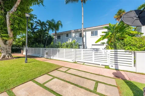 5236 Pine Tree Drive Miami Beach FL 33140