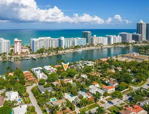5236 Pine Tree Drive Miami Beach FL 33140
