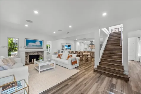5236 Pine Tree Drive Miami Beach FL 33140
