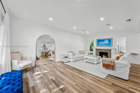 5236 Pine Tree Drive Miami Beach FL 33140