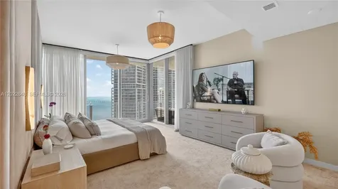 300 Biscayne Blvd Way Miami FL 33131