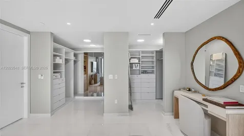 300 Biscayne Blvd Way Miami FL 33131