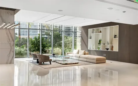 300 Biscayne Blvd Way Miami FL 33131