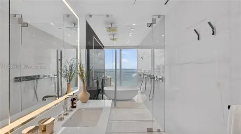 300 Biscayne Blvd Way Miami FL 33131