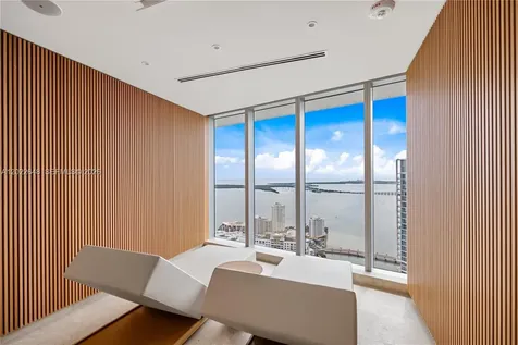 300 Biscayne Blvd Way Miami FL 33131