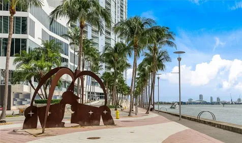 300 Biscayne Blvd Way Miami FL 33131