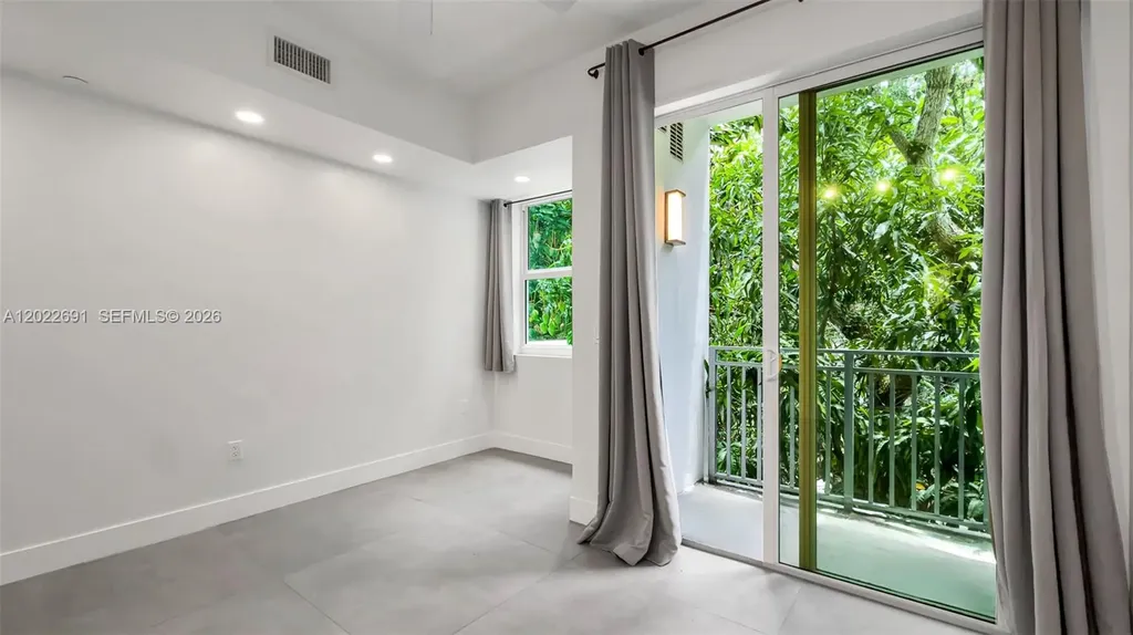 1536 NW 15th Avenue Miami FL 33125
