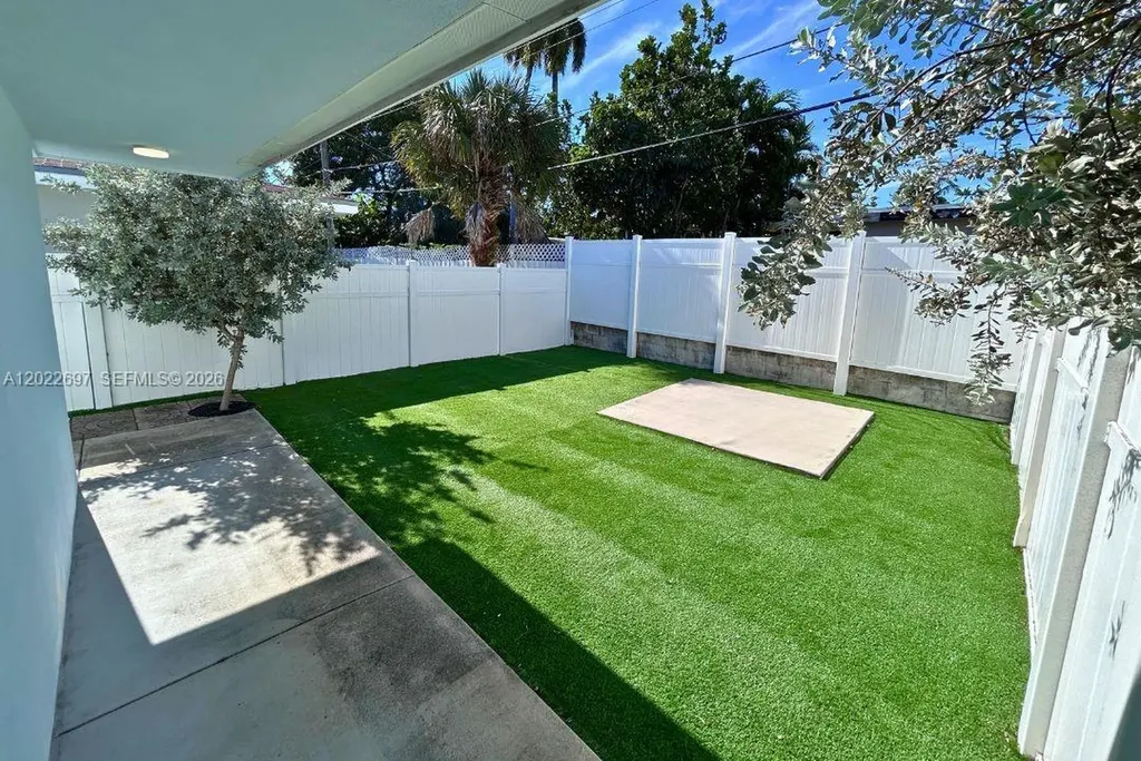 1041 NE 9th Avenue Fort Lauderdale FL 33304