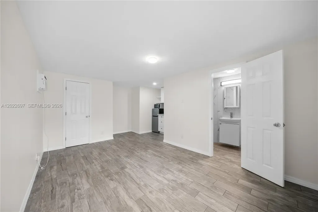 1041 NE 9th Avenue Fort Lauderdale FL 33304