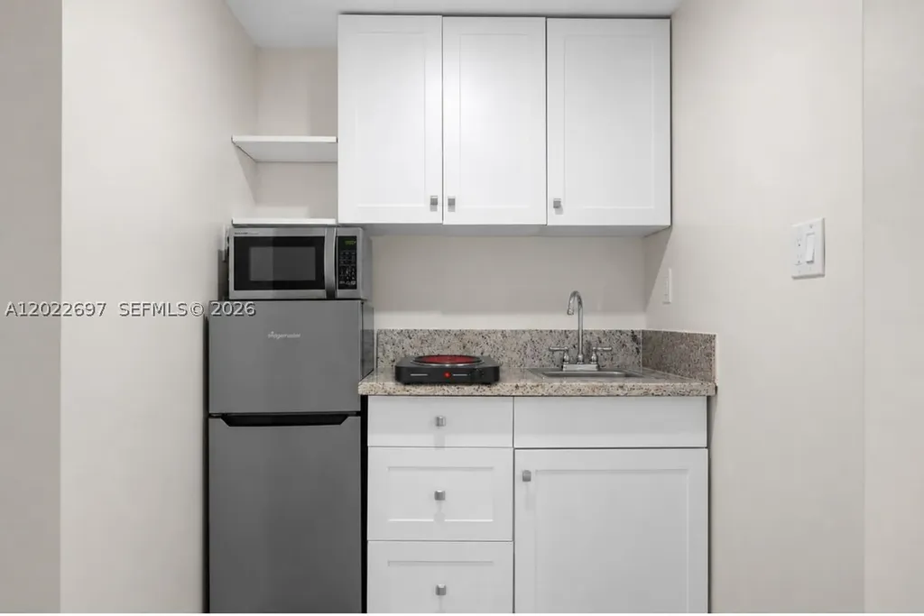 1041 NE 9th Avenue Fort Lauderdale FL 33304
