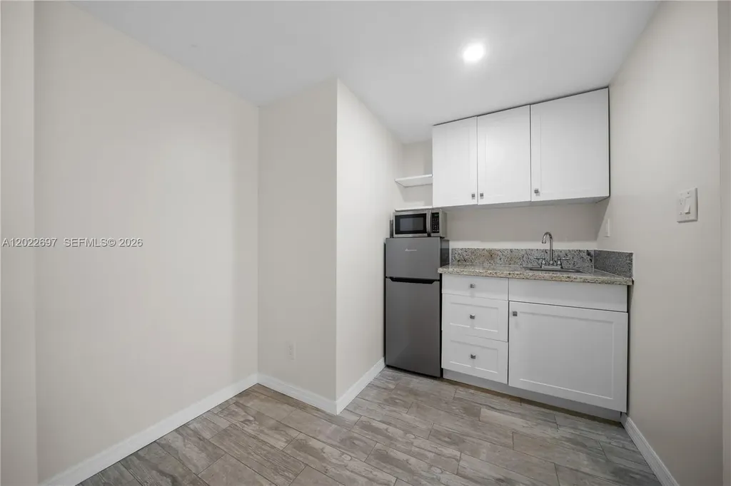 1041 NE 9th Avenue Fort Lauderdale FL 33304