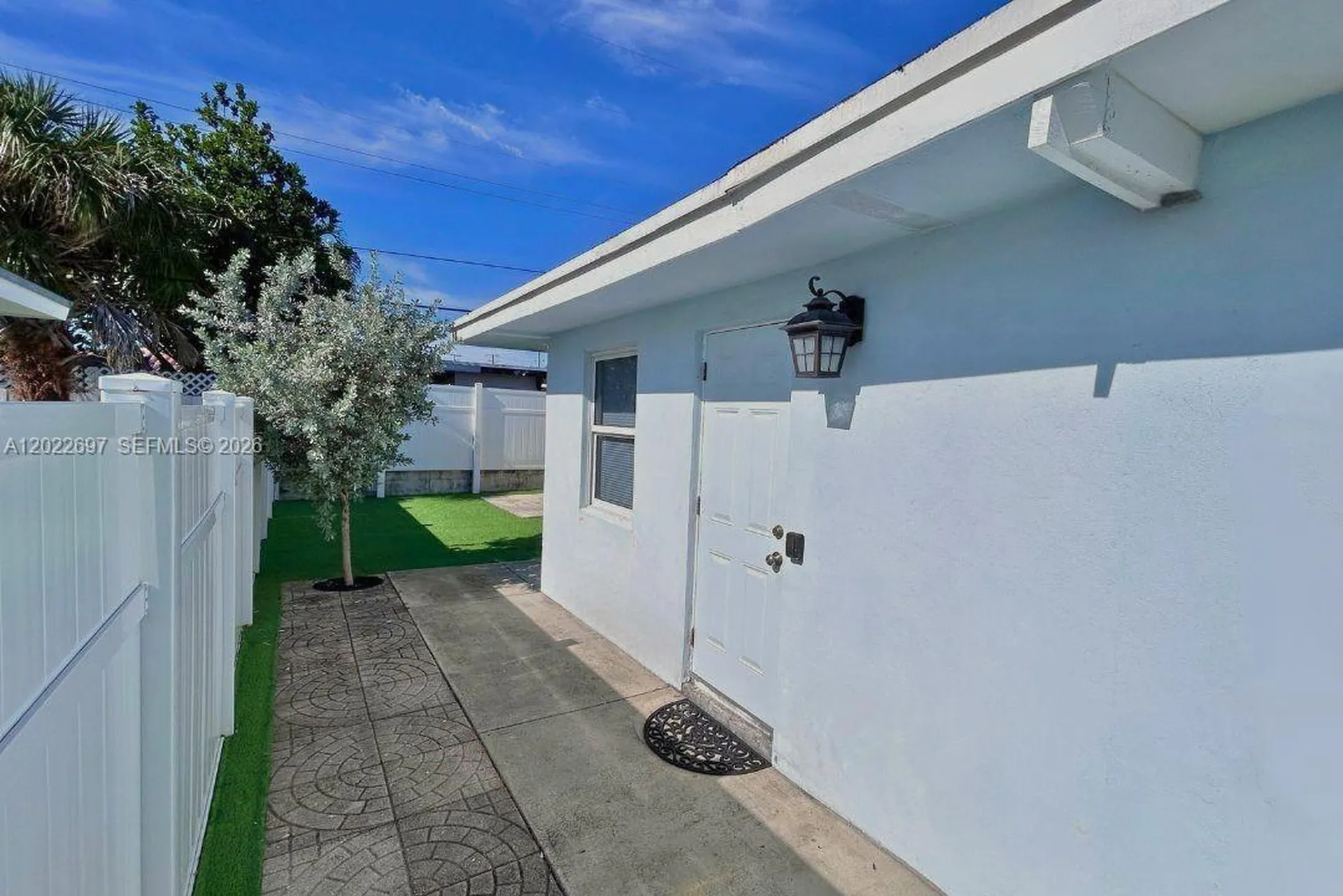 1041 NE 9th Avenue Fort Lauderdale FL 33304