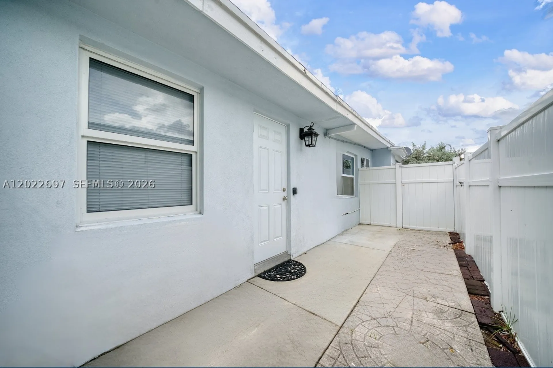 1041 NE 9th Avenue Fort Lauderdale FL 33304