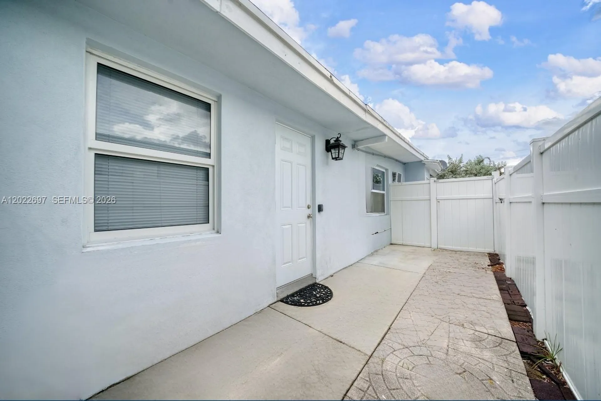 1041 NE 9th Avenue Fort Lauderdale FL 33304