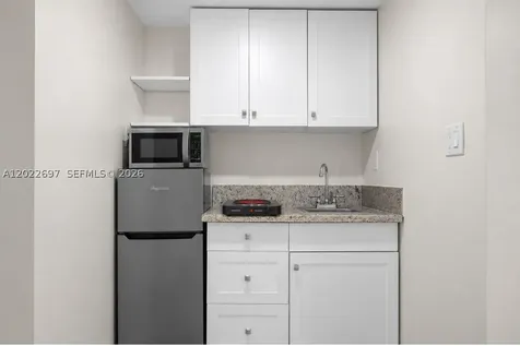 1041 NE 9th Avenue Fort Lauderdale FL 33304