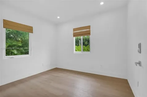 19 NE 48th Street Miami FL 33137