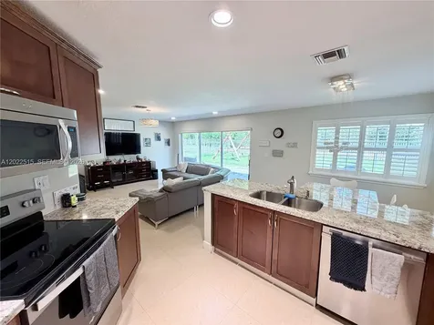 4020 Sapphire Cove Weston FL 33331