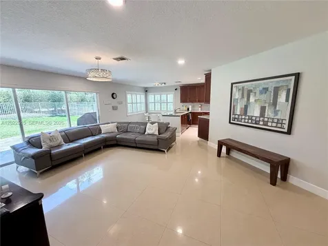 4020 Sapphire Cove Weston FL 33331