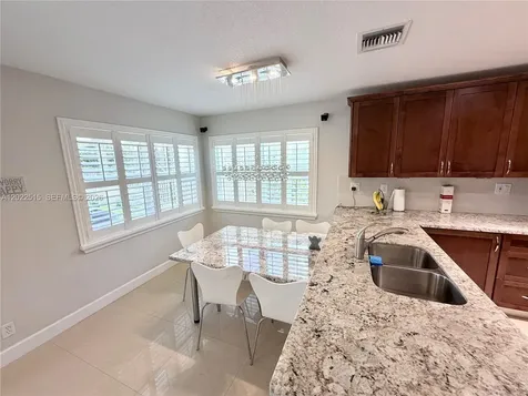 4020 Sapphire Cove Weston FL 33331