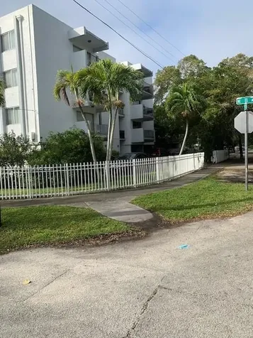 1090 NE 129th Street North Miami FL 33161