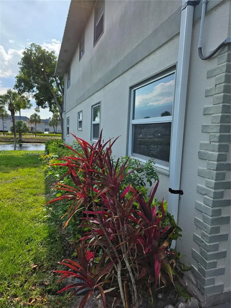 145 Brittany D Delray Beach FL 33446