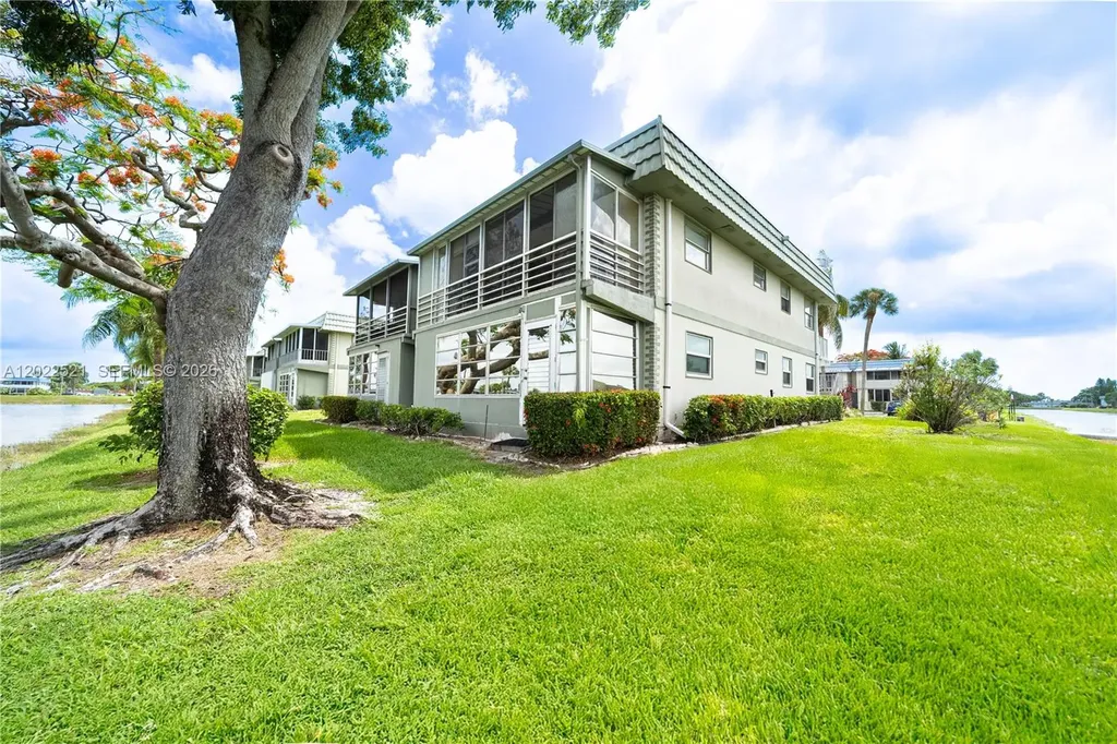 145 Brittany D Delray Beach FL 33446