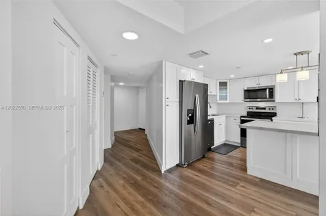 2401 Collins Avenue Miami Beach FL 33140