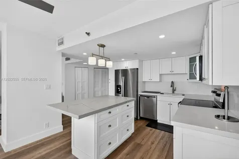 2401 Collins Avenue Miami Beach FL 33140