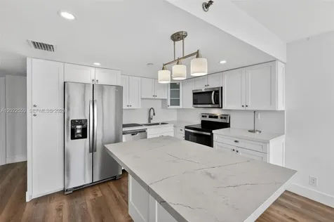 2401 Collins Avenue Miami Beach FL 33140