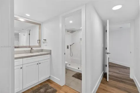 2401 Collins Avenue Miami Beach FL 33140