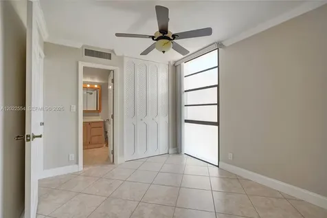20400 W Country Club Drive Aventura FL 33180