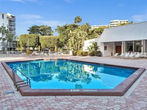 20400 W Country Club Drive Aventura FL 33180