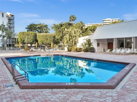 20400 W Country Club Drive Aventura FL 33180