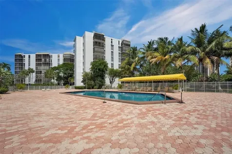 20400 W Country Club Drive Aventura FL 33180