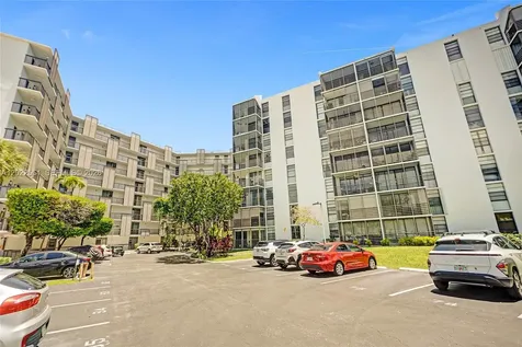 20400 W Country Club Drive Aventura FL 33180