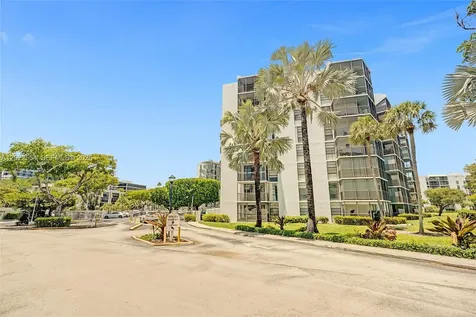 20400 W Country Club Drive Aventura FL 33180