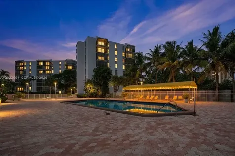 20400 W Country Club Drive Aventura FL 33180