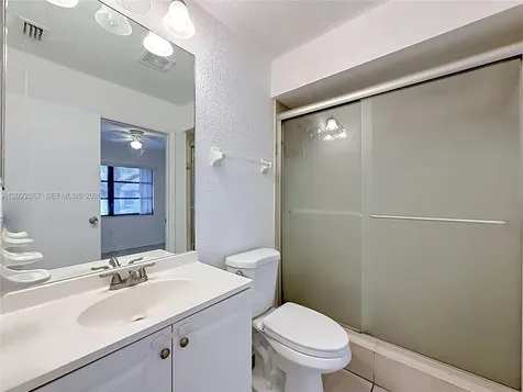1571 NW 96th Way Pembroke Pines FL 33024
