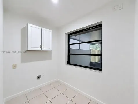 1571 NW 96th Way Pembroke Pines FL 33024