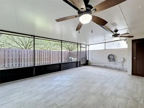 1571 NW 96th Way Pembroke Pines FL 33024