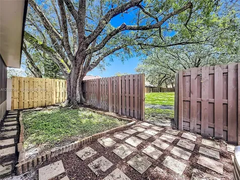 1571 NW 96th Way Pembroke Pines FL 33024